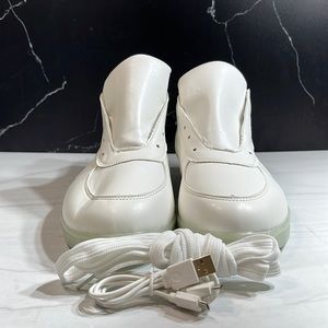 Siumlation Women’s LED Sneaker White sz 9.5